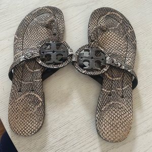 Tory Burch women’s sandal!! Size 9!